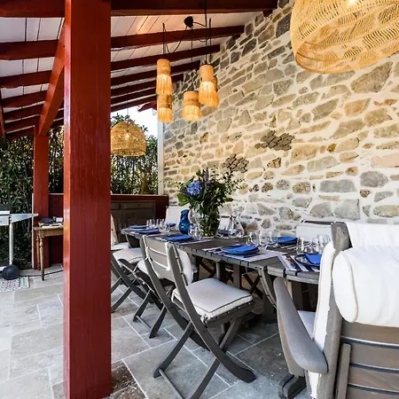 בית נופש Etxe Batua - Keyweek Renovated Basque With Heated Pool *